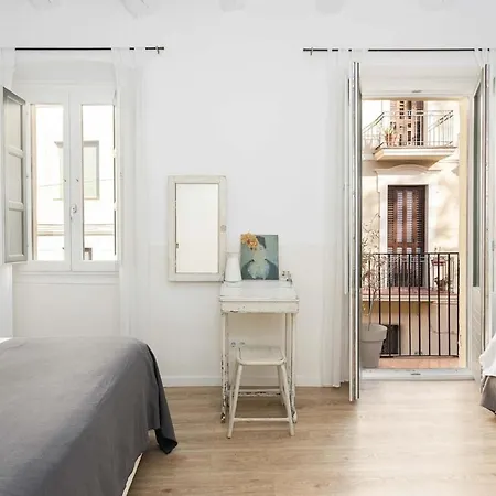 Intimate House - Heart Of Sarria