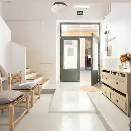 Intimate House - Heart Of Sarria Apartment
