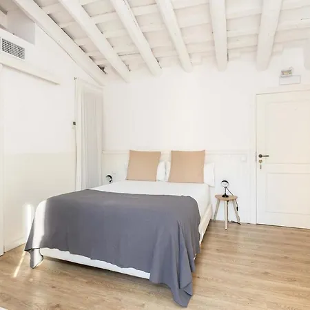 Intimate House - Heart Of Sarria * Barcelona