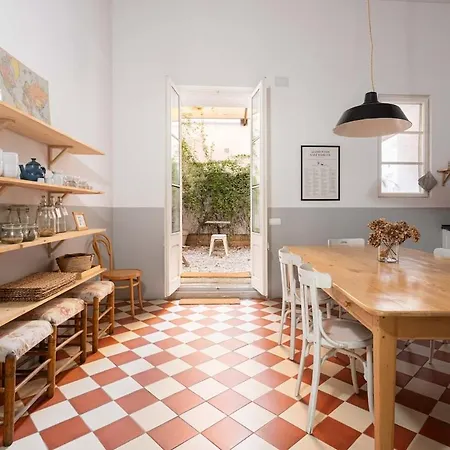 Intimate House - Heart Of Sarria
