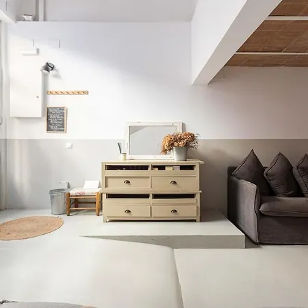Intimate House - Heart Of Sarria Apartment